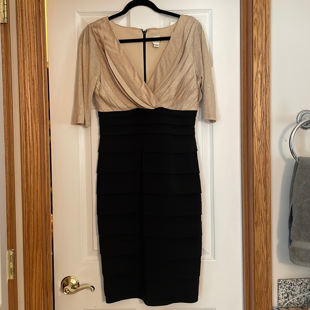 Knee length (Midi) gold and black dress